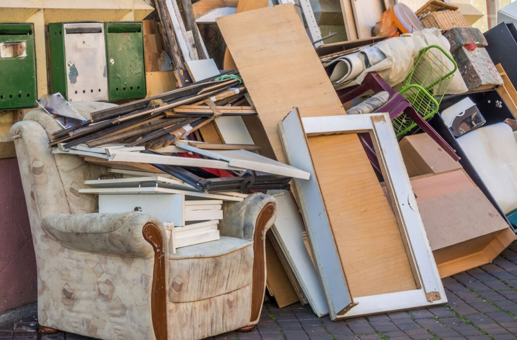 Why Might You Want to Hire an Old Appliance Removal Service?